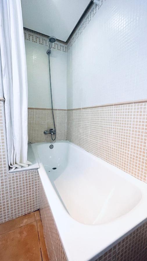 Beautiful 1 Bedroom Apartment In Albir 알비르 외부 사진